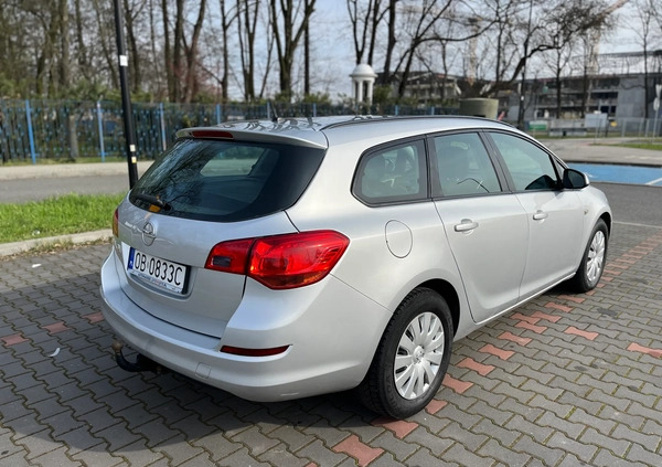 Opel Astra cena 21990 przebieg: 235000, rok produkcji 2011 z Gliwice małe 596